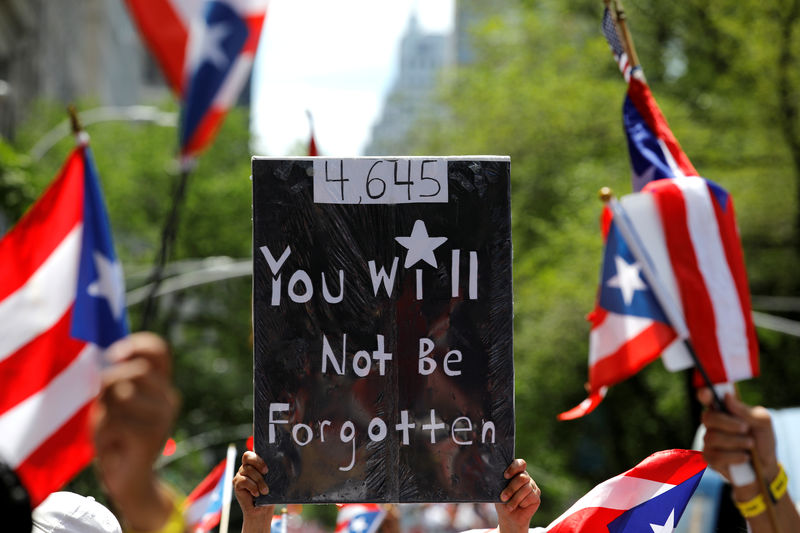 © Reuters. FILE PHOTO: Revelers take part in the Puerto Rican Day Parade