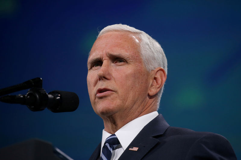 © Reuters. FILE PHOTO: U.S. Vice President Pence speaks at NRA-ILA Leadership Forum in Indianapolis, Indiana