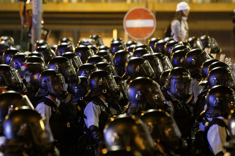 © Reuters. FILE PHOTO: Riot police clear the streets outside the Legislative Council building, after protesters stormed the building on the anniversary of Hong Kong's handover to China in Hong Kong