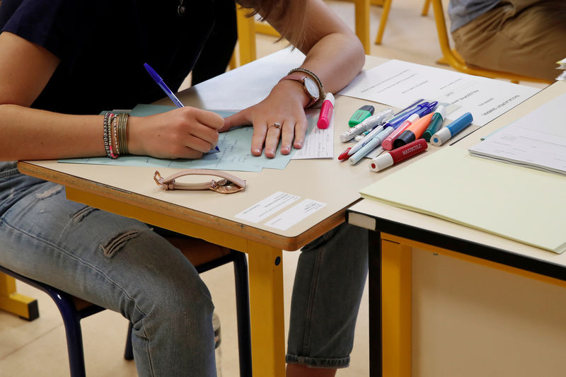 © Reuters. SIX NOUVELLES GARDES À VUE APRÈS UNE FRAUDE AU BACCALAURÉAT