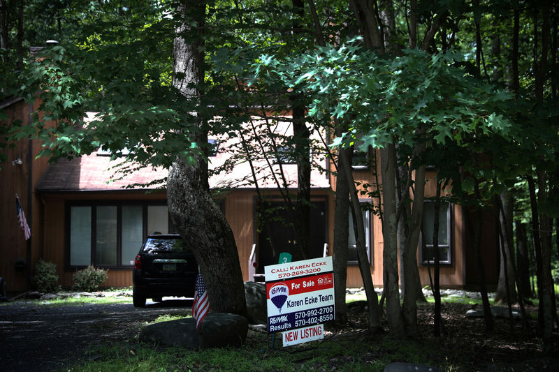 © Reuters. FILE PHOTO: A home for sale is seen in the Penn Estates development  in East Stroudsburg,