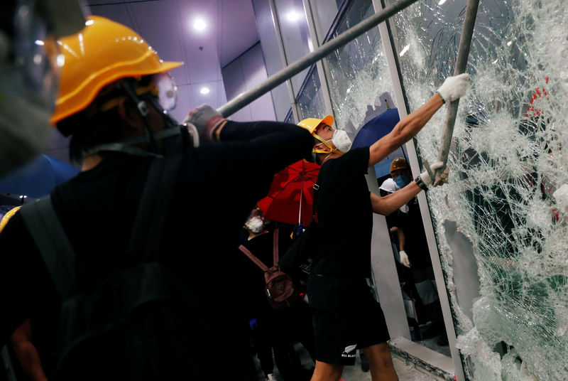 La indignación china por la violencia de Hong Kong puede desencadenar un mayor control