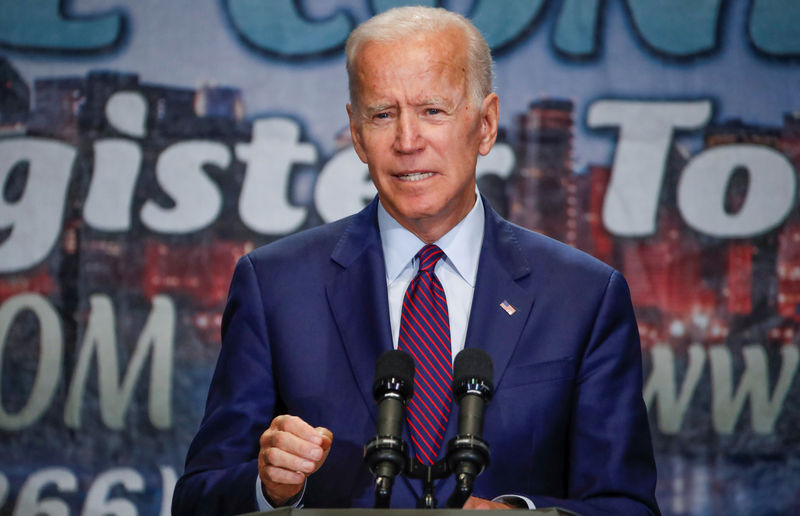 © Reuters. Democoratic 2020 U.S. presidential candidate and former Vice President Biden speaks in Chicago