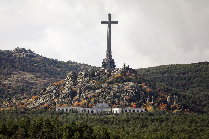 Espanha rebate crítica de enviado do Vaticano a plano de exumação de Franco