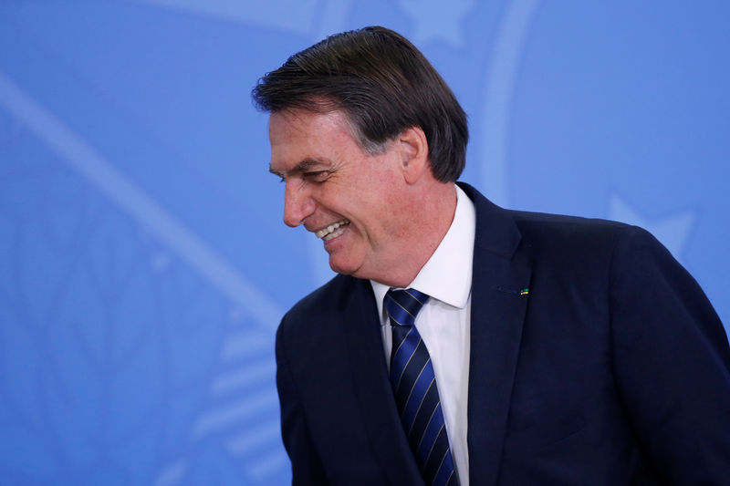 Bolsonaro ignora Previdência em transmissão ao vivo e diz que trabalho não atrapalha crianças