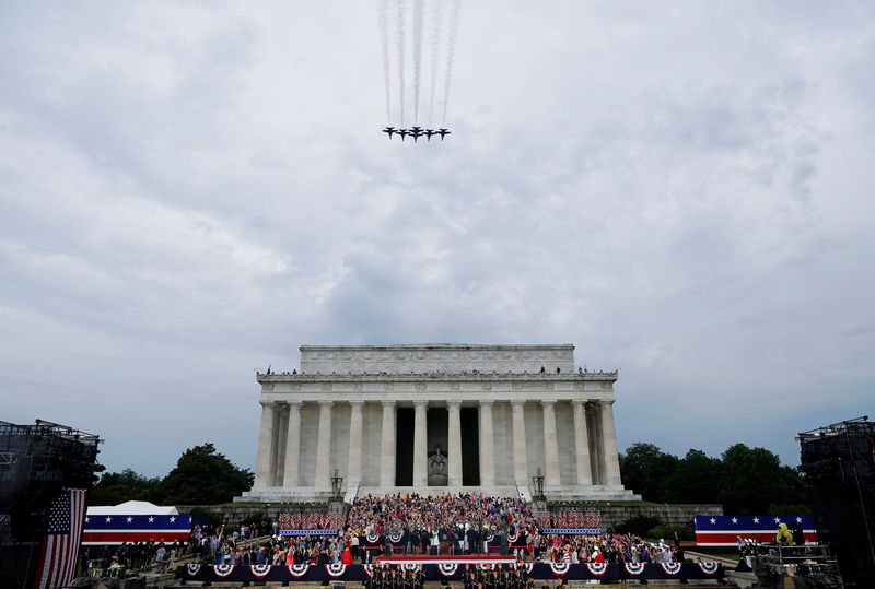 Con tanques y exhibición aérea, Trump elogia al Ejército en el 4 de julio