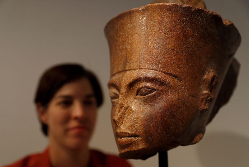 Una escultura de Tutankamón sale a subasta en Londres pese a las protestas de Egipto