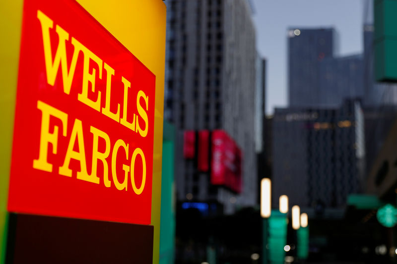 © Reuters. FILE PHOTO: A Wells Fargo ATM machine is shown in Los Angeles, California
