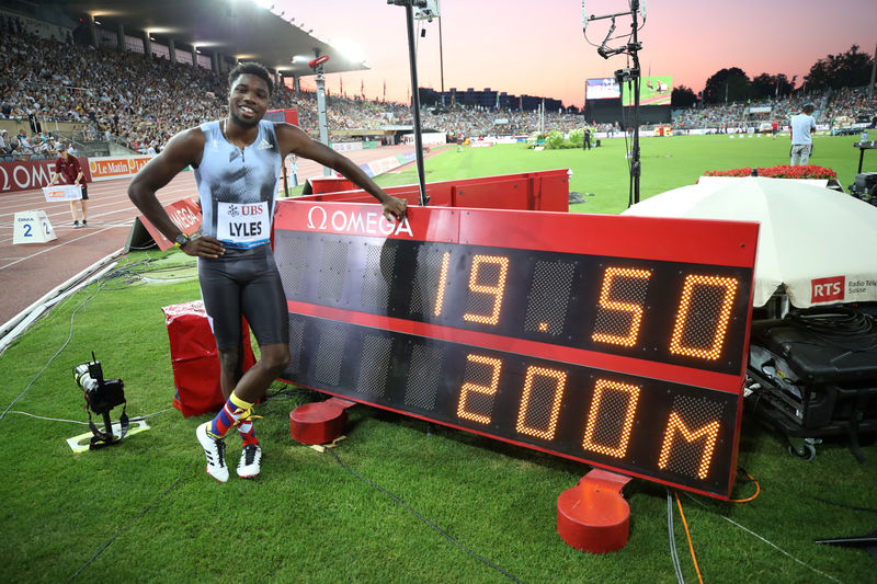 © Reuters. لايلس الممتع يصبح رابع أسرع عداء على الإطلاق في سباق 200 متر