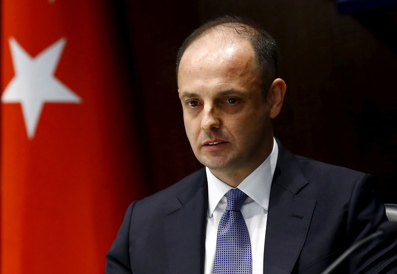 © Reuters. إقالة محافظ البنك المركزي التركي وتعيين نائبه بدلا منه
