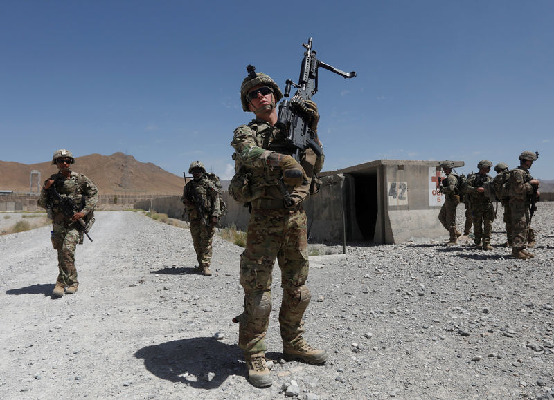 © Reuters. أمريكا وطالبان تعلقان المحادثات للسماح لاجتماع بين الفصائل الأفغانية