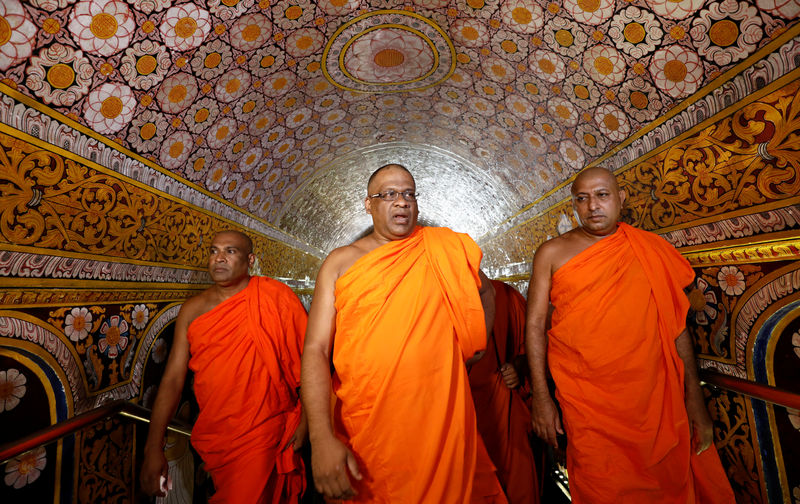 © Reuters. Gnanasara Thero, head of Buddhist Power Force arrives with others at Temple of the Sacred Tooth Relic before the Buddhist monks convention in Kandy