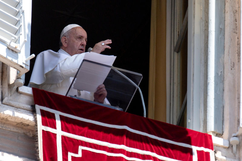 بابا الفاتيكان يدعو إلى فتح ممرات إنسانية لحماية المهاجرين