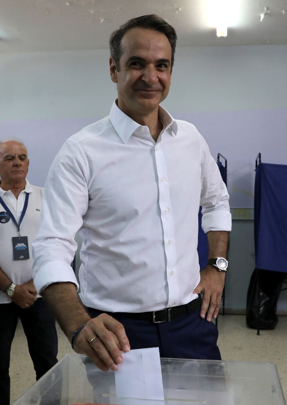 © Reuters. استطلاع: المعارضة اليونانية تتقدم على الحزب الحاكم في الانتخابات المبكرة