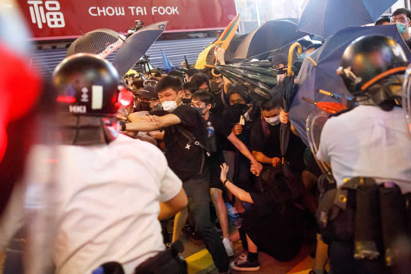 Hong Kong police arrest six at Kowloon protest