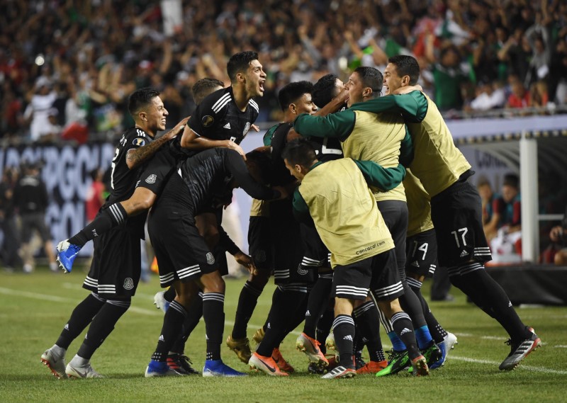 © Reuters. المكسيك تهزم الولايات المتحدة 1-صفر لتحرز لقب الكأس الذهبية للمرة الثامنة