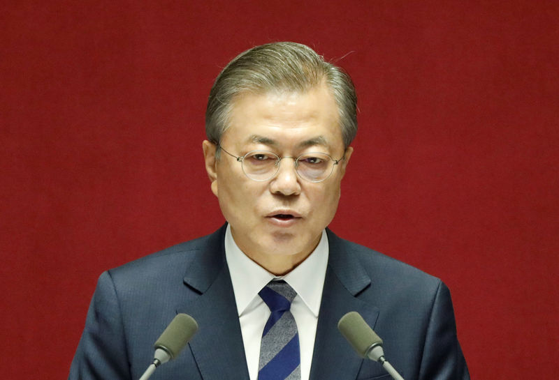 © Reuters. South Korean President Moon Jae-in delivers his speech on the government's 2019 budget proposal during a plenary session at the National Assembly in Seoul