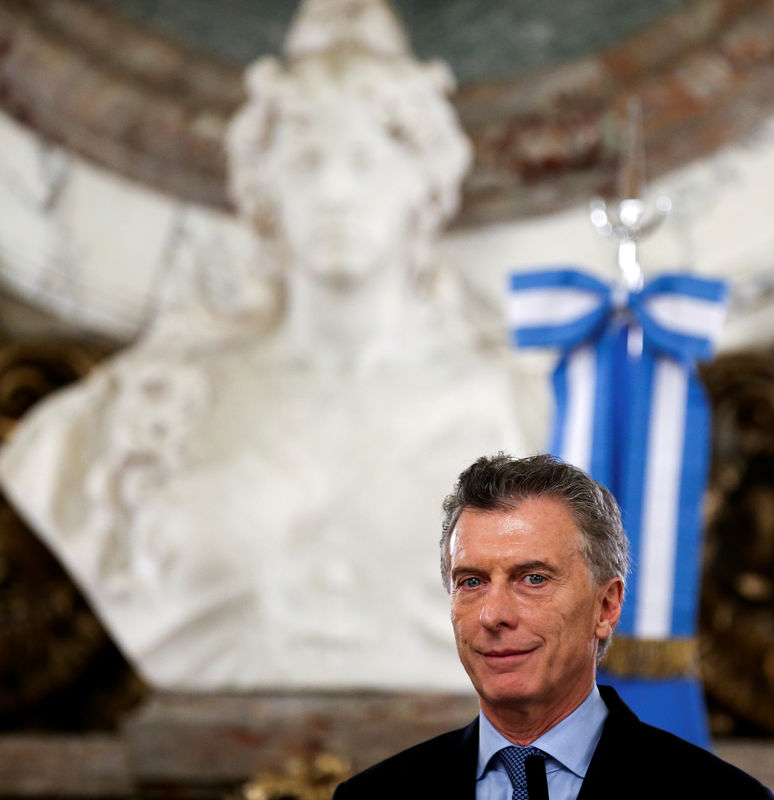 Macri e rivais lançam propagandas para campanha presidencial da Argentina