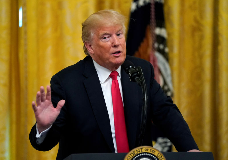 © Reuters. FILE PHOTO: Trump hosts an event honoring ICE and Customs Border Protection workers at the White House in Washington