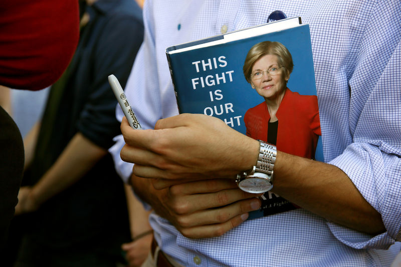 © Reuters. A man holds the book "This Fight Is Our Fight" by Democratic 2020 U.S. presidential candidate Sen. Elizabeth Warren during a town hall at the Peterborough Town House in Peterborough, New Hampshire