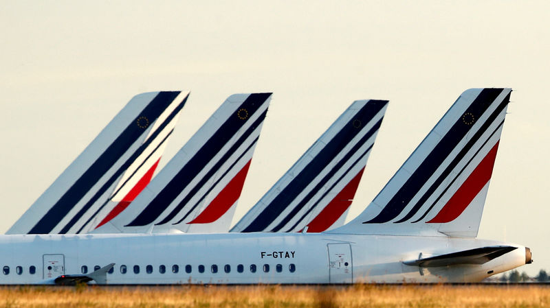 França anuncia taxação de voos para ajudar meio ambiente; ações de aéreas caem
