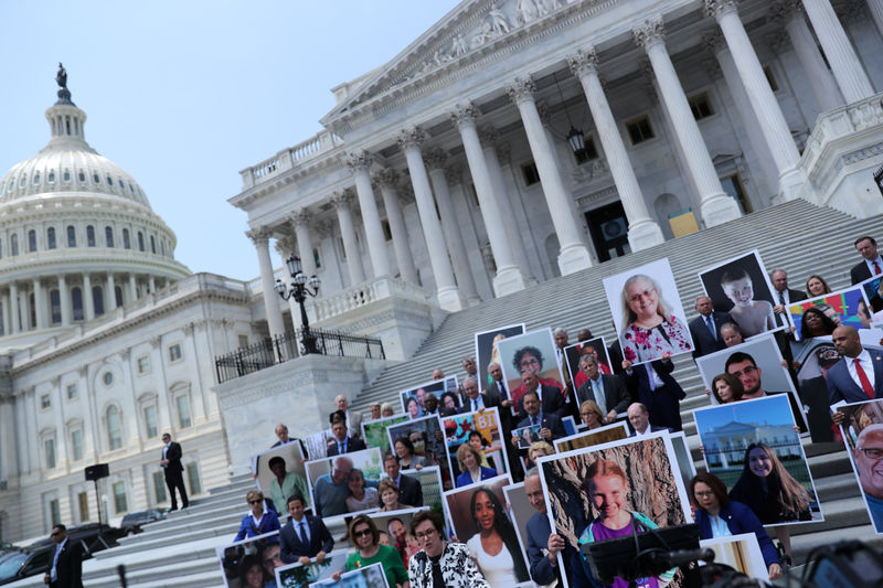 © Reuters. U.S. Congressional Democrats hold news conference in support of Affordable Care Act on Capitol Hill in Washington