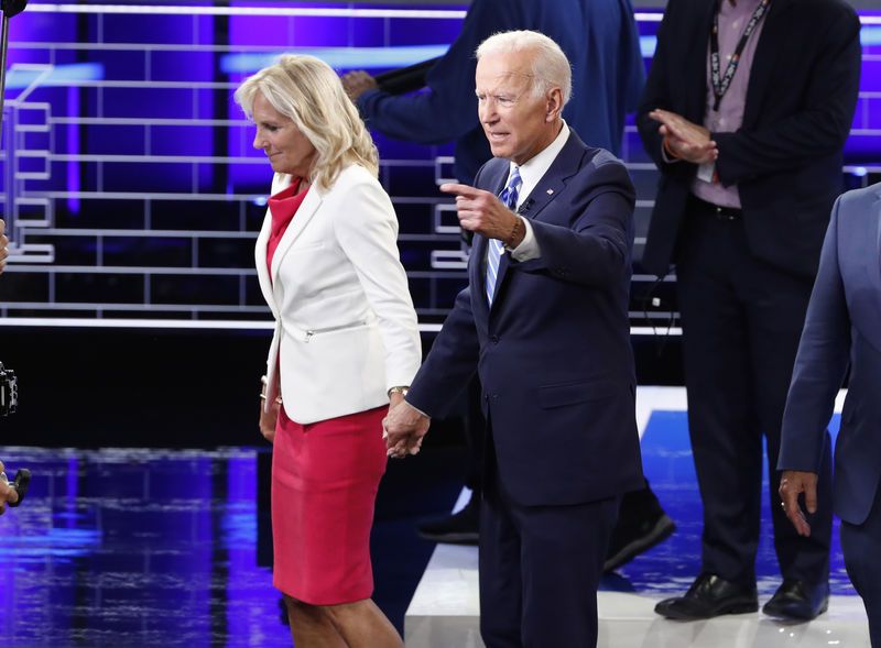 © Reuters. Former Vice President Joe Biden departs at the conclusion of the second night of the first U.S. 2020 presidential election Democratic candidates debate in Miami, Florida, U.S.