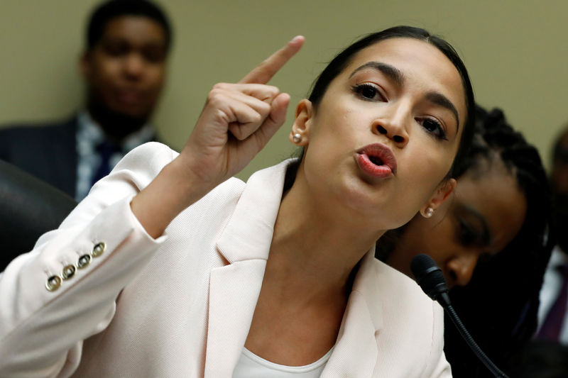 © Reuters. House Oversight and Reform Committee votes on whether to find Attorney General William Barr and Commerce Secretary Wilbur Ross in contempt of Congress for withholding Census documents