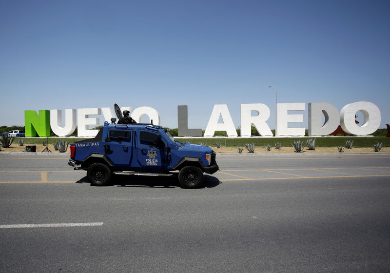 © Reuters. FILE PHOTO: A state police armored vehicle is pictured while patrolling the roads as part of the police security plan during Easter holidays in Nuevo Laredo