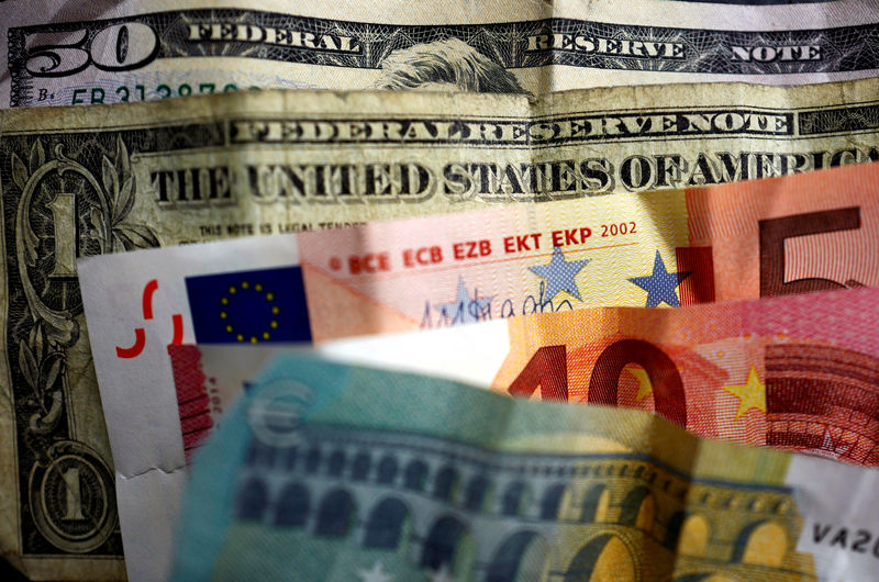 © Reuters. FILE PHOTO: U.S. dollar and Euro bank notes are photographed in Frankfurt, Germany, in this illustration picture