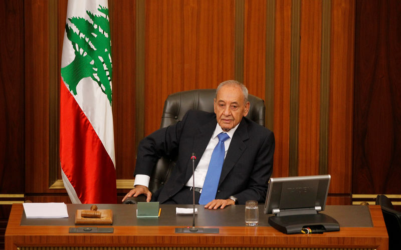 © Reuters. FILE PHOTO: Lebanese Parliament Speaker Nabih Berri chairs a parliamentary session in Beirut