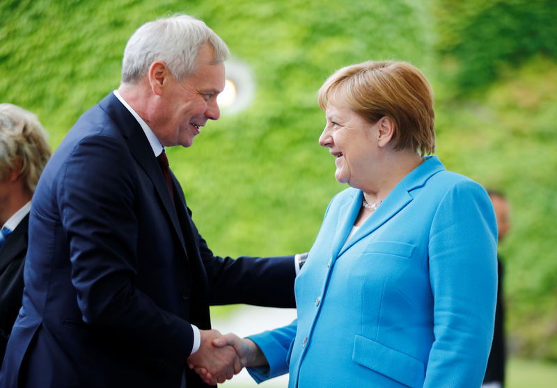 © Reuters. German Chancellor Merkel receives Finland's Prime Minister Rinne in Berlin