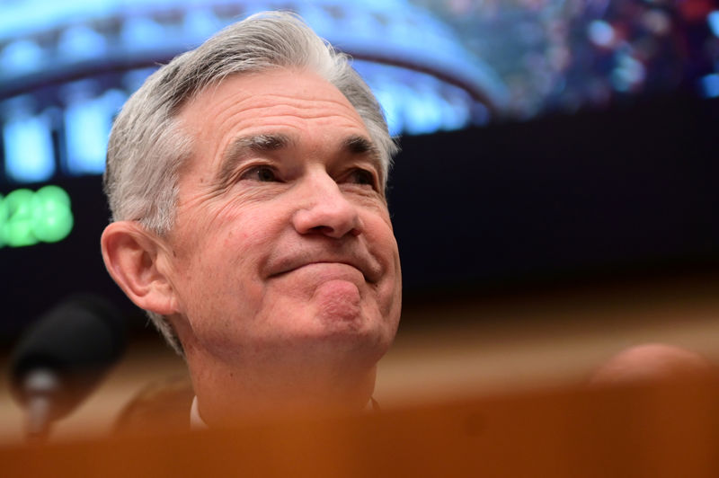 Powell rassure un peu les marchés, records à Wall Street