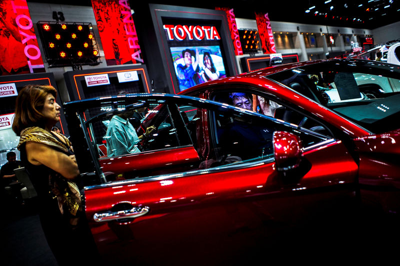 © Reuters. Visitors try out a Toyota Camry car at Bangkok Auto Salon 2019 in Bangkok