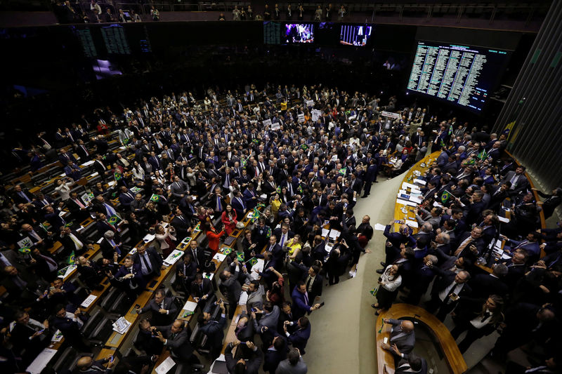 Câmara aprova texto principal da Previdência em 1º turno, mas ainda resta longo caminho para reforma