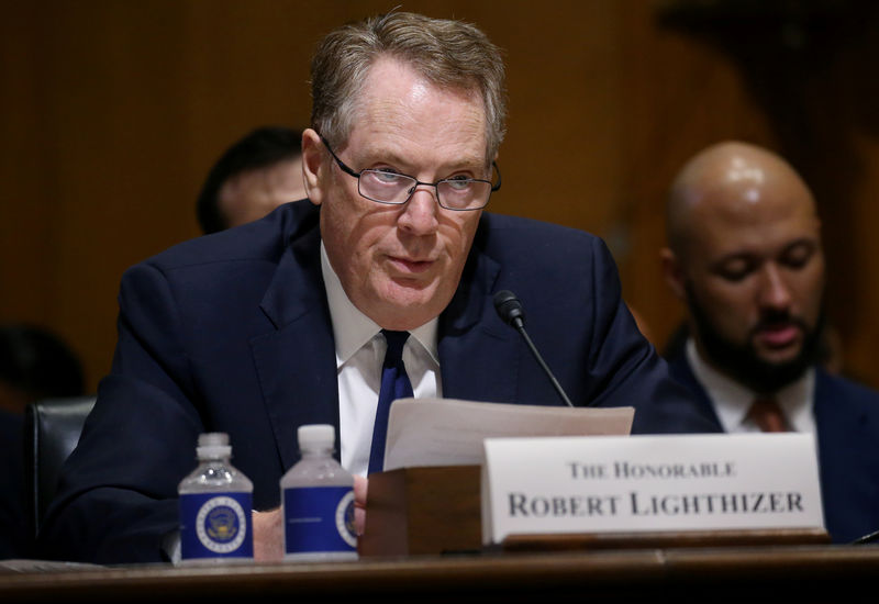 © Reuters. FILE PHOTO: U.S. Trade Representative Lighthizer testifies before a Senate Finance Committee hearing in Washington