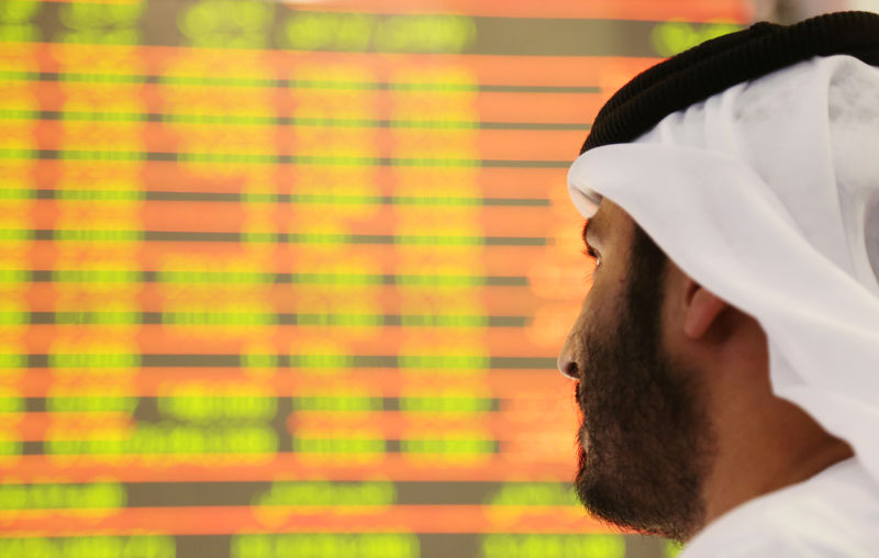 بورصة السعودية تصعد بدعم من البنوك، ومصر تهبط بفعل موجة بيع
