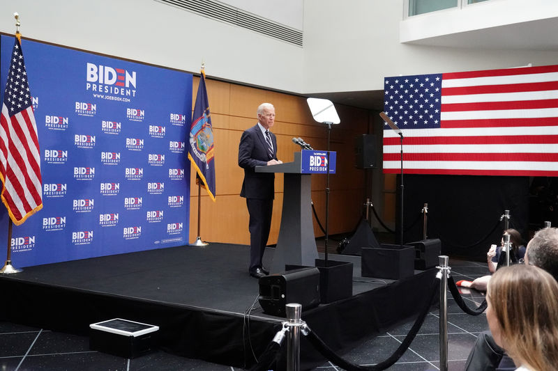 © Reuters. Democratic 2020 U.S. presidential candidate and former Vice President Joe Biden speaks at The Graduate Center of CUNY in the Manhattan borough of New York