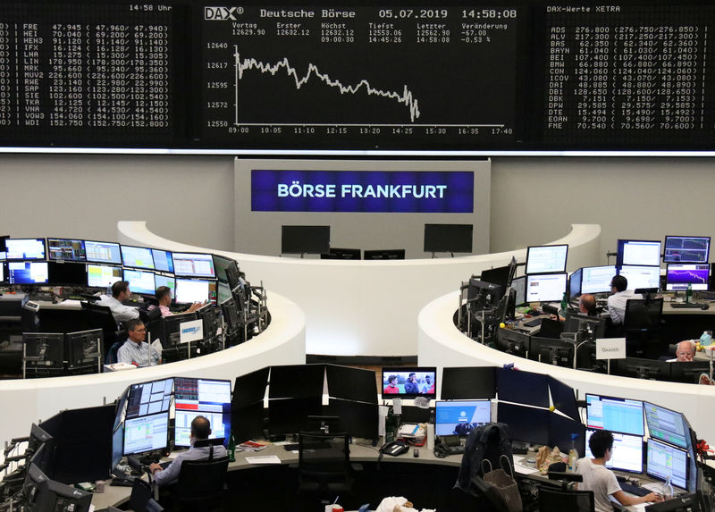 © Reuters. The German share price index DAX graph at the stock exchange in Frankfurt