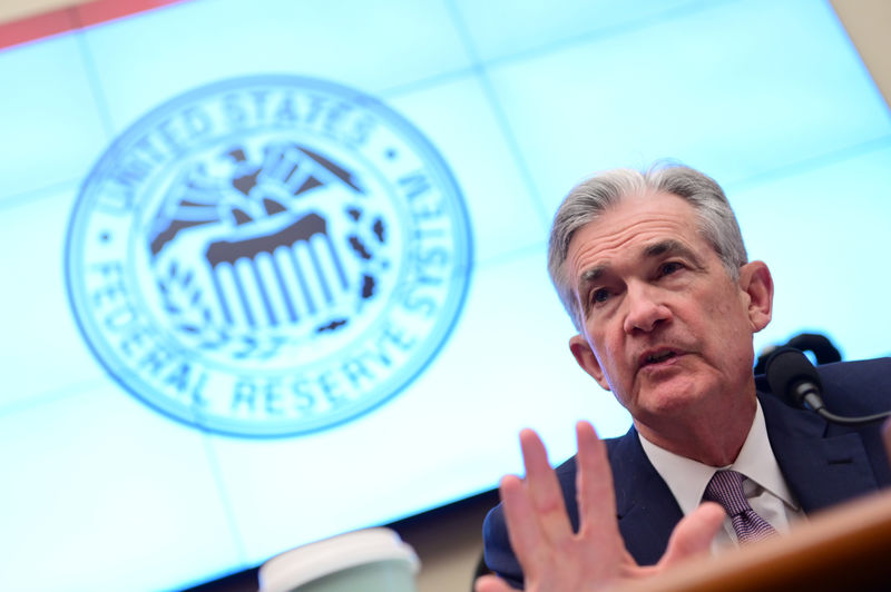 Powell reafirma opiniones de recorte de tasas; otros en la Fed ven que economía marcha bien