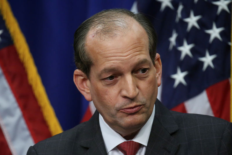 © Reuters. FILE PHOTO: U.S. Labor Secretary Alexander Acosta holds news conference about his role in a 2008 plea deal with financier Epstein at the Labor Department in Washington