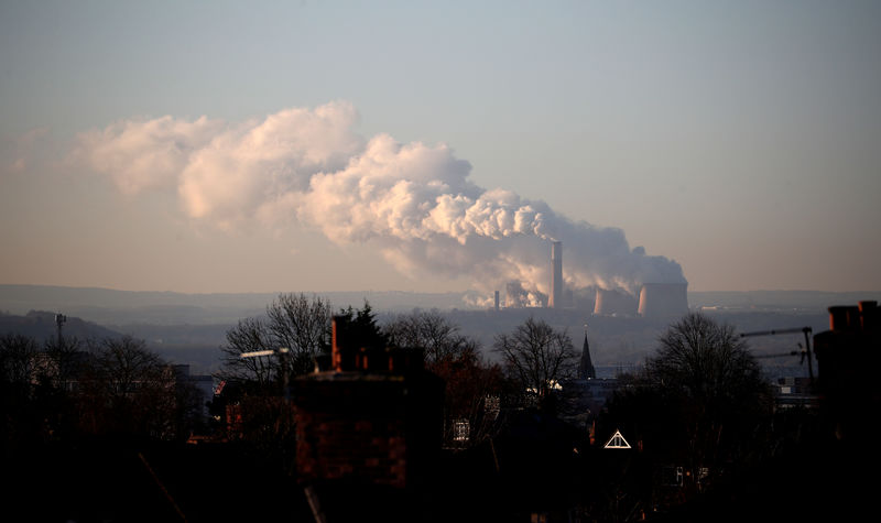 © Reuters. FILE PHOTO: Ratcliffe-on-Soar coal-fired power station near Nottingham
