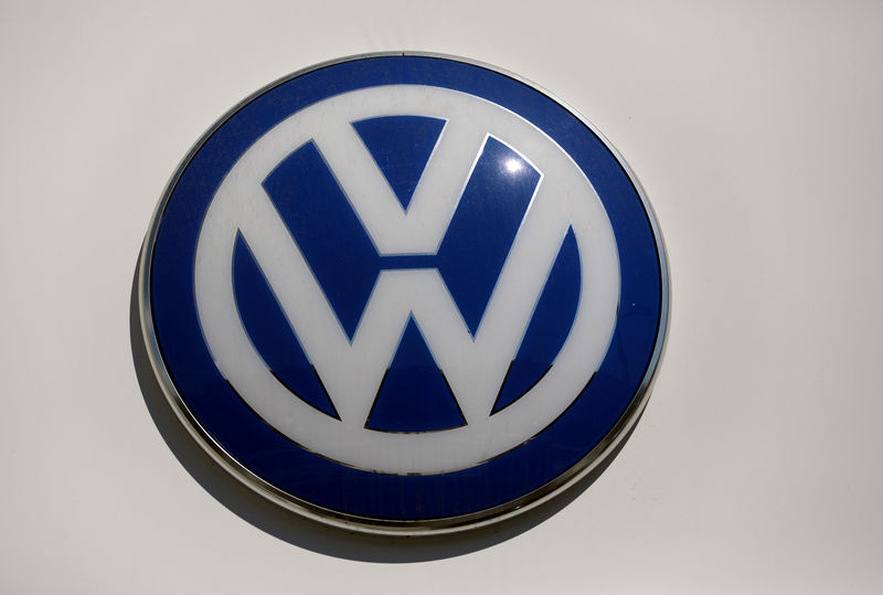 © Reuters. FILE PHOTO: The logo of Volkswagen carmaker is seen at the entrance of a showroom in Nice