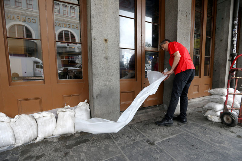 Tempestade tropical Barry &quot;potencialmente mortífera&quot; ruma para Nova Orleans