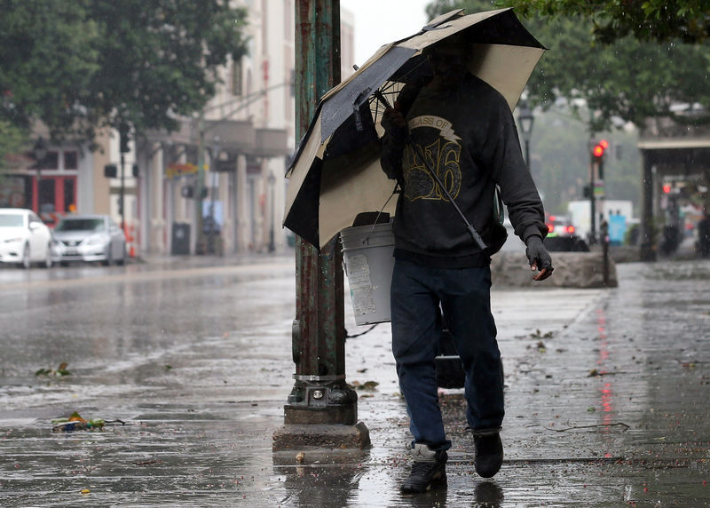 Furacão Barry muda rota e Nova Orleans espera chuvas menores
