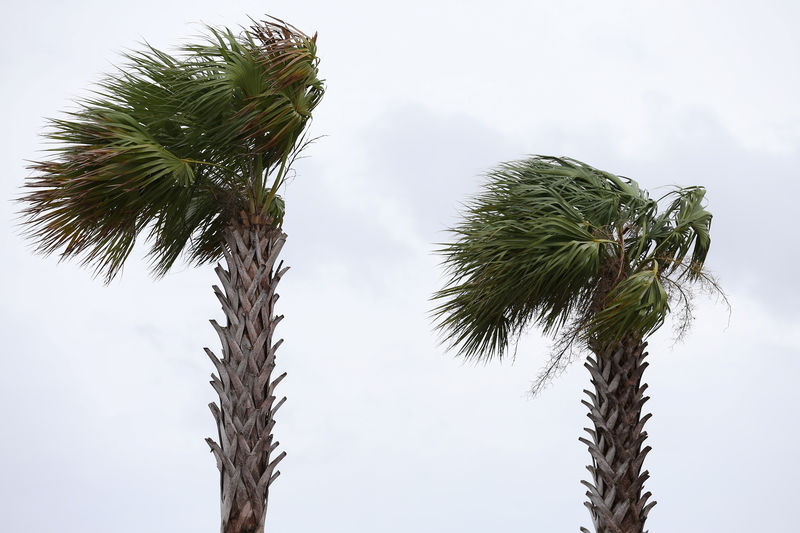 Barry atinge Louisiana e enfraquece para tempestade tropical