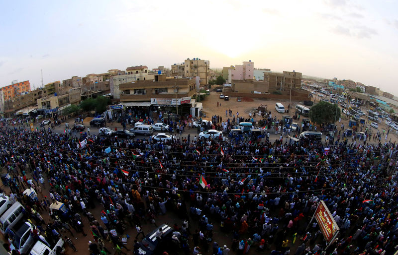 © Reuters. مقتل سوداني بالرصاص أثناء احتجاج بجنوب شرق السودان