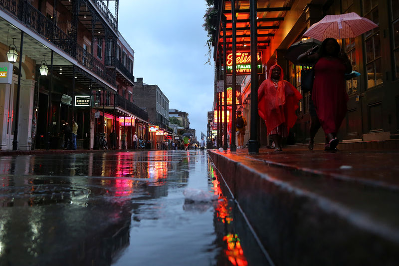 Barry se move para interior de Nova Orleans, deixa chuva e inundações pelo caminho
