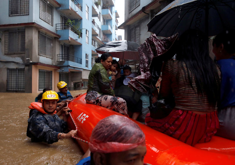 Vítimas de enchentes no Nepal chegam a 55, milhares estão desabrigados