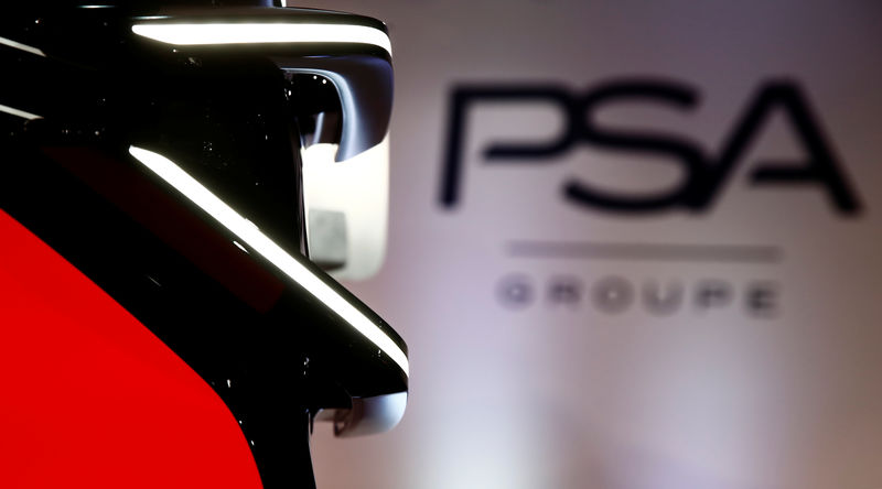 © Reuters. FILE PHOTO: A PSA Group logo is seen behind a car displayed during French carmaker's news conference as they announce the company's 2018 results at their headquarters in Rueil-Malmaison